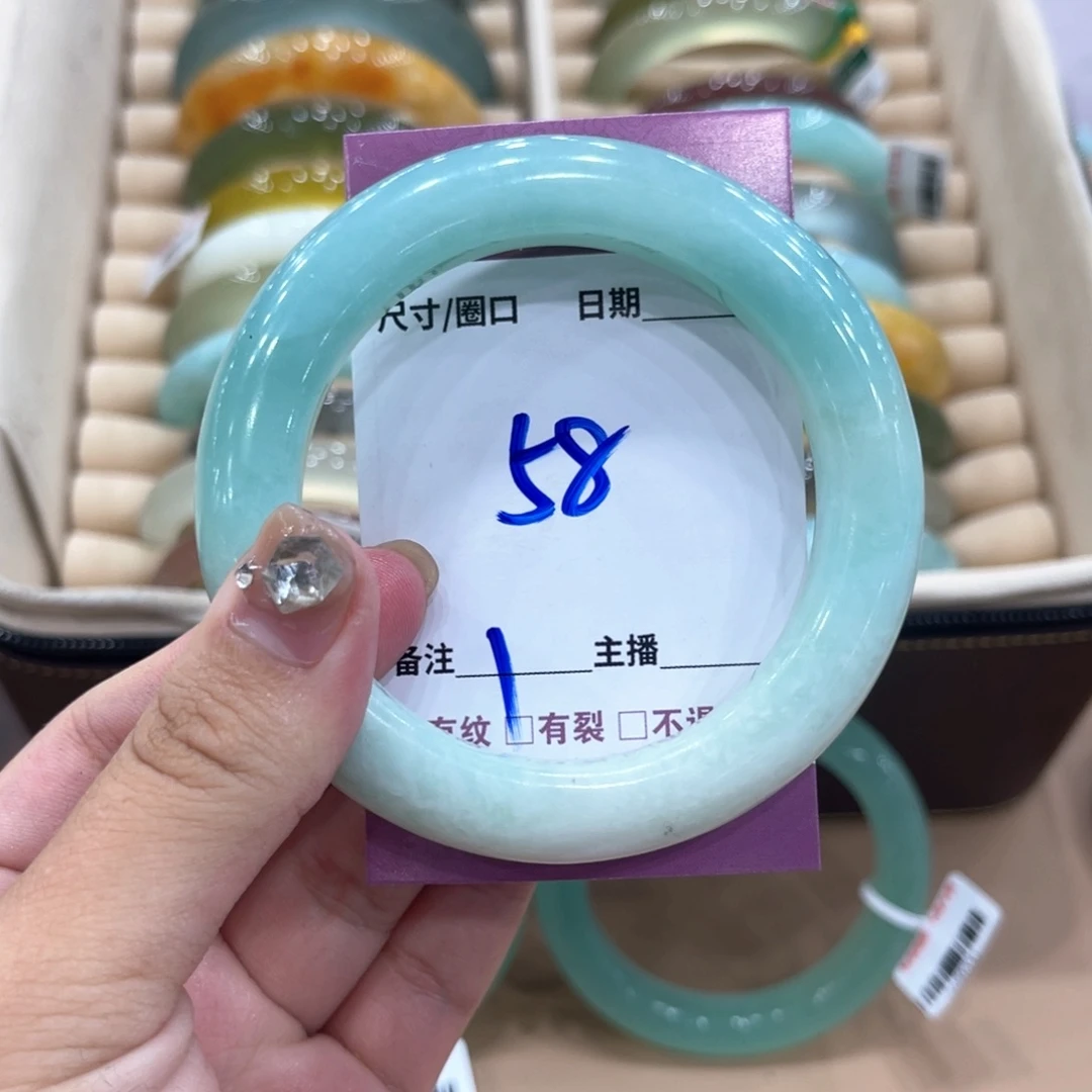 小***美未镶嵌蛇纹石玉手镯