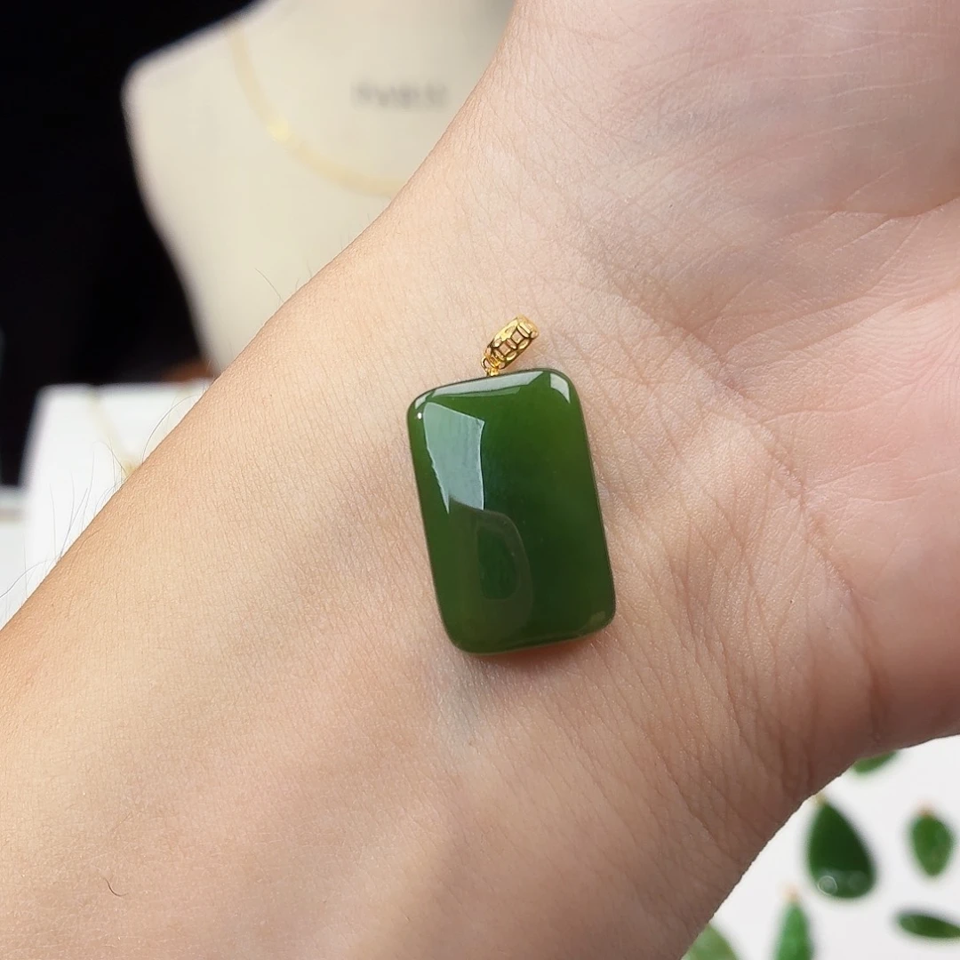 和田玉（碧玉）18K金镶嵌吊坠(赠链)