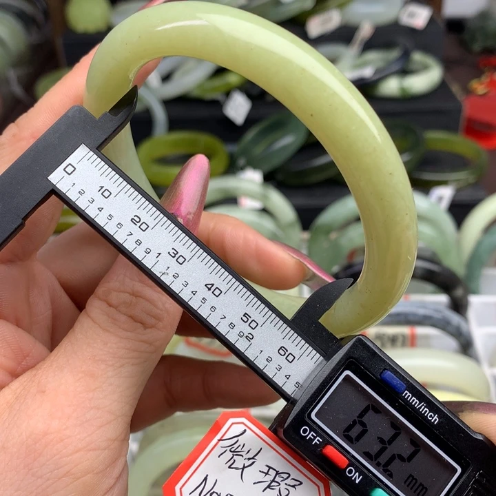 蛇纹石玉手镯未镶嵌958