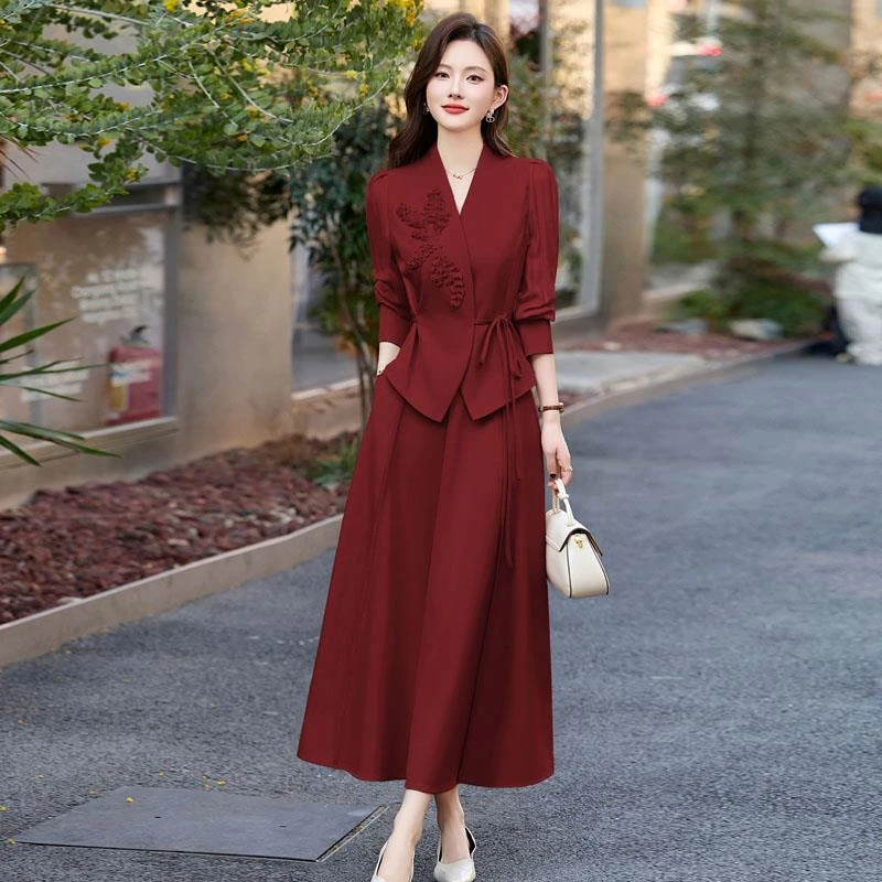 红色优雅气质套装裙女2025春季新款别致漂亮收腰衬衫半身裙两件套