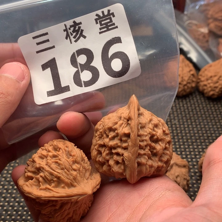 把件文玩核桃红狮子