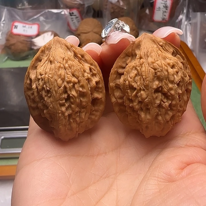 文玩核桃吊坠47——全品33鸭蛋鸡心