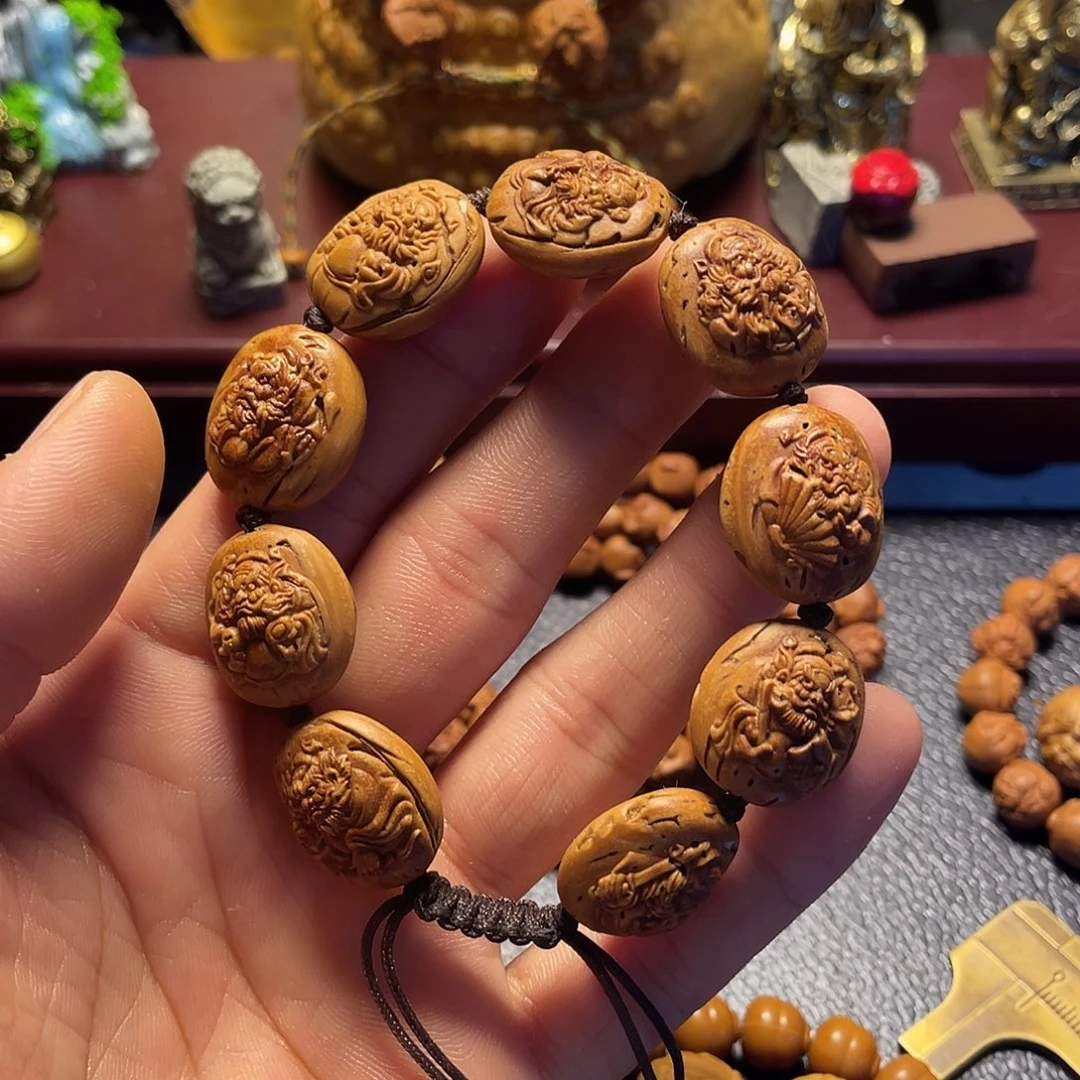 大桃核雕刻瑕疵钟馗