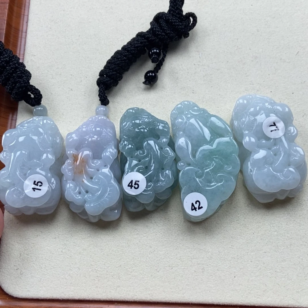 翡翠未镶嵌颈饰如意貔貅吊坠多样性发其一