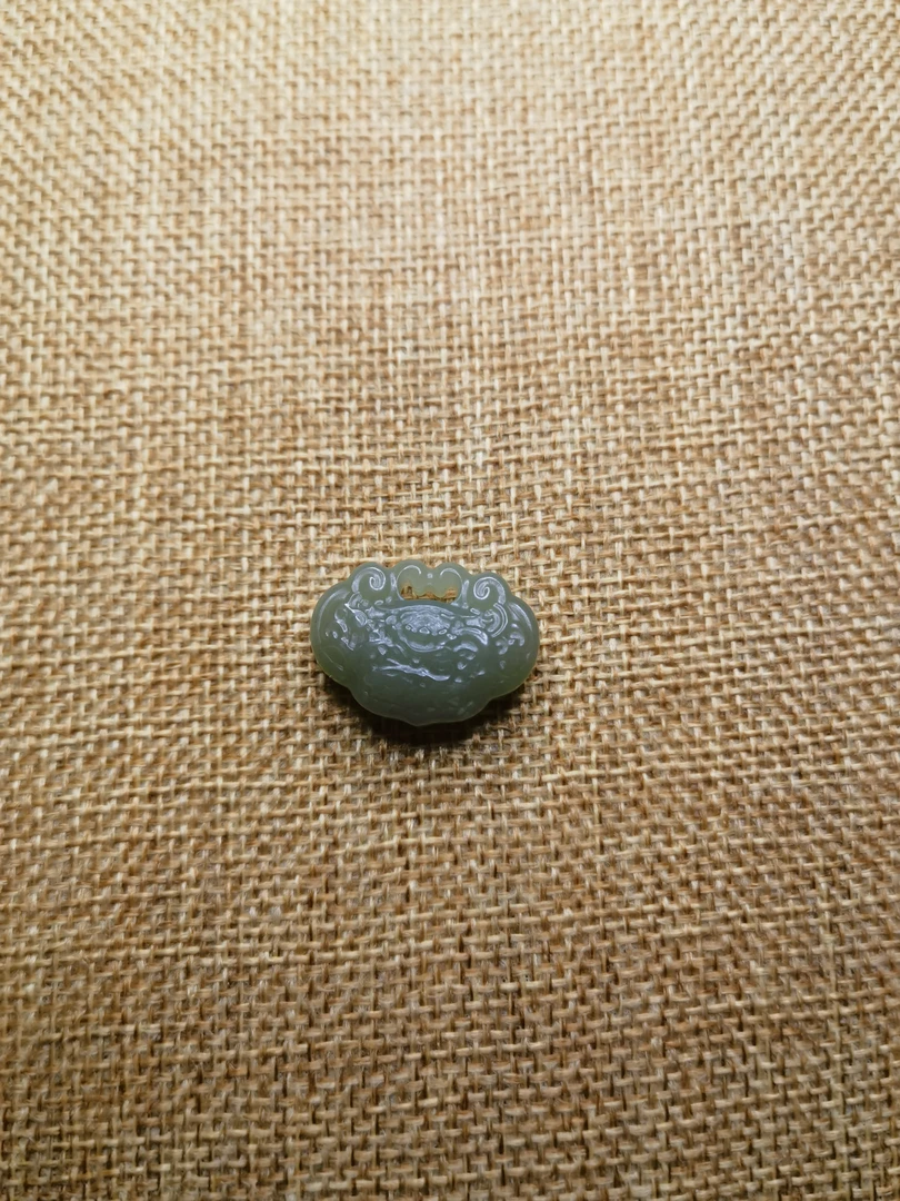 天然和田玉玉吊坠