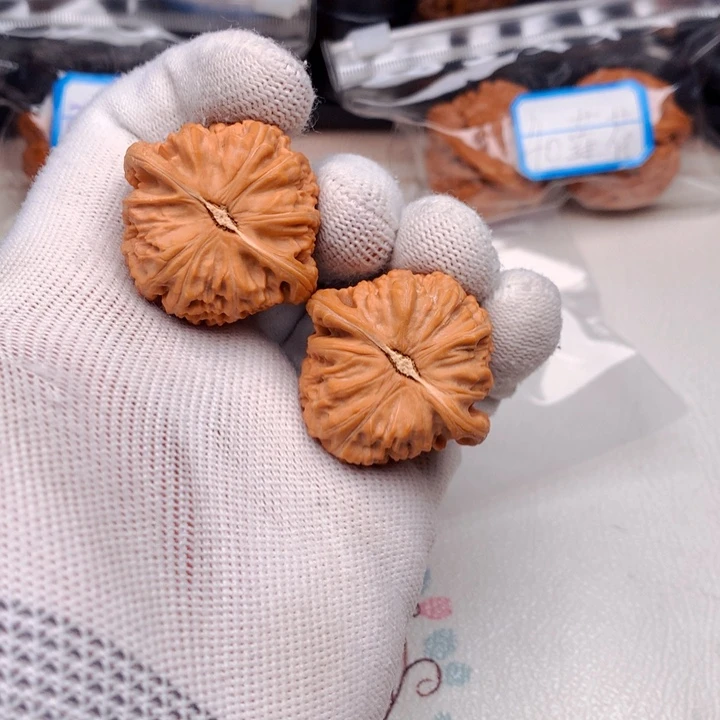 鲫***鱼吊坠文玩核桃白狮子