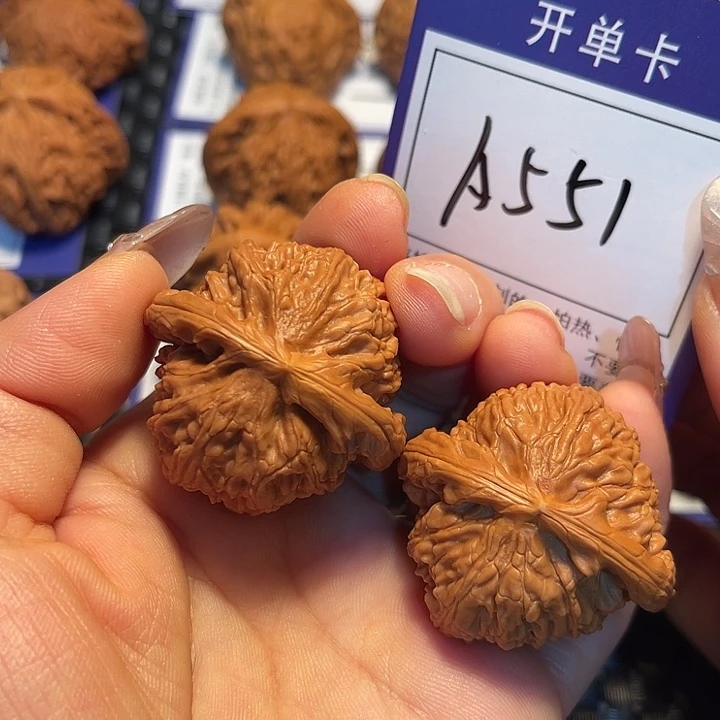 桃核把件40狮子A551