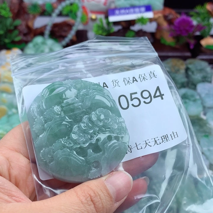 翡翠吊坠(不含链)未镶嵌中*