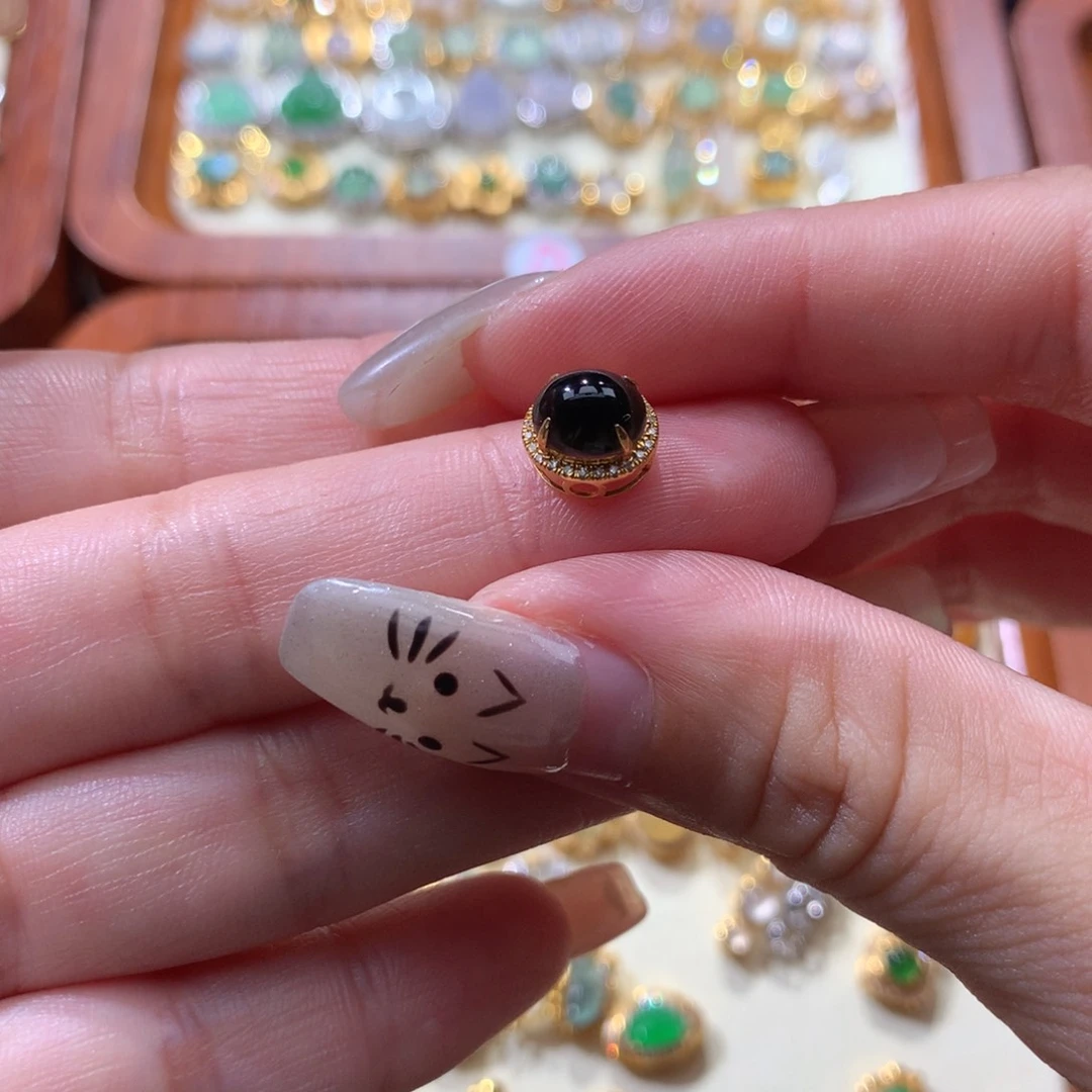 潇***洒翡翠18K金镶嵌颈饰翡翠