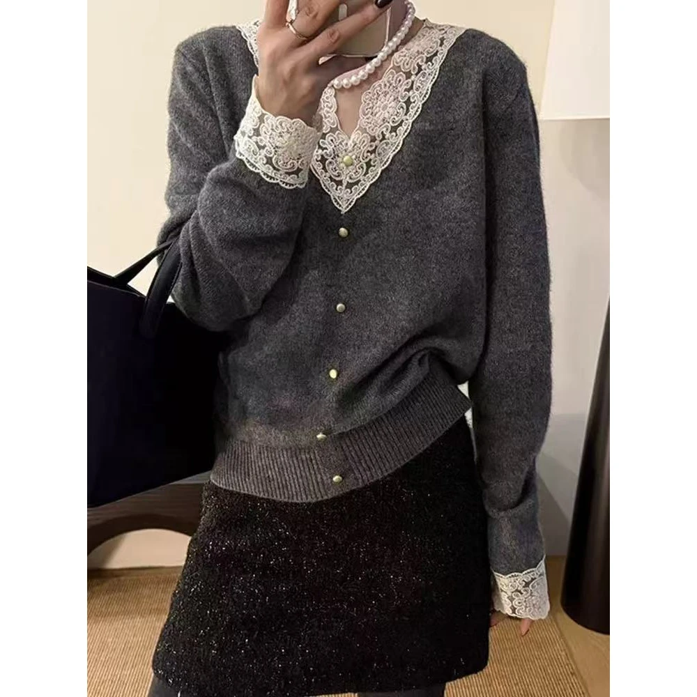 法式温柔风V领蕾丝拼接秋冬新款针织衫女士高级感显瘦打底毛衣潮