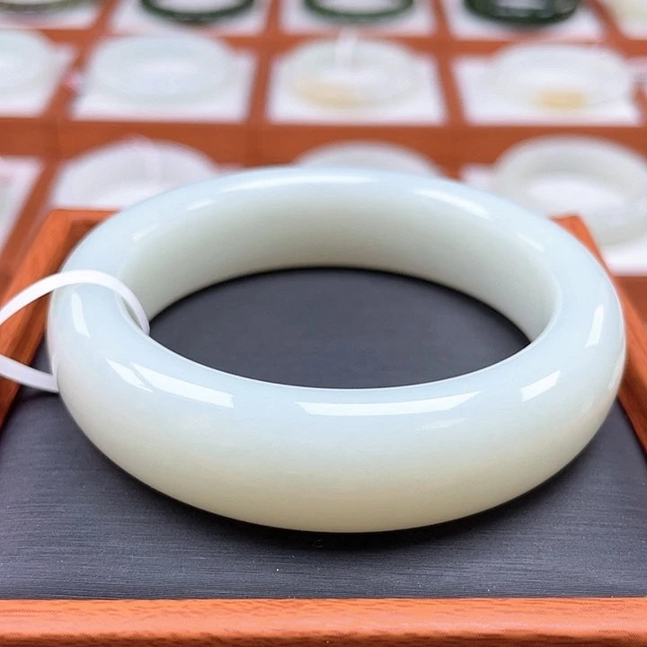 和田玉未镶嵌手镯油膏白