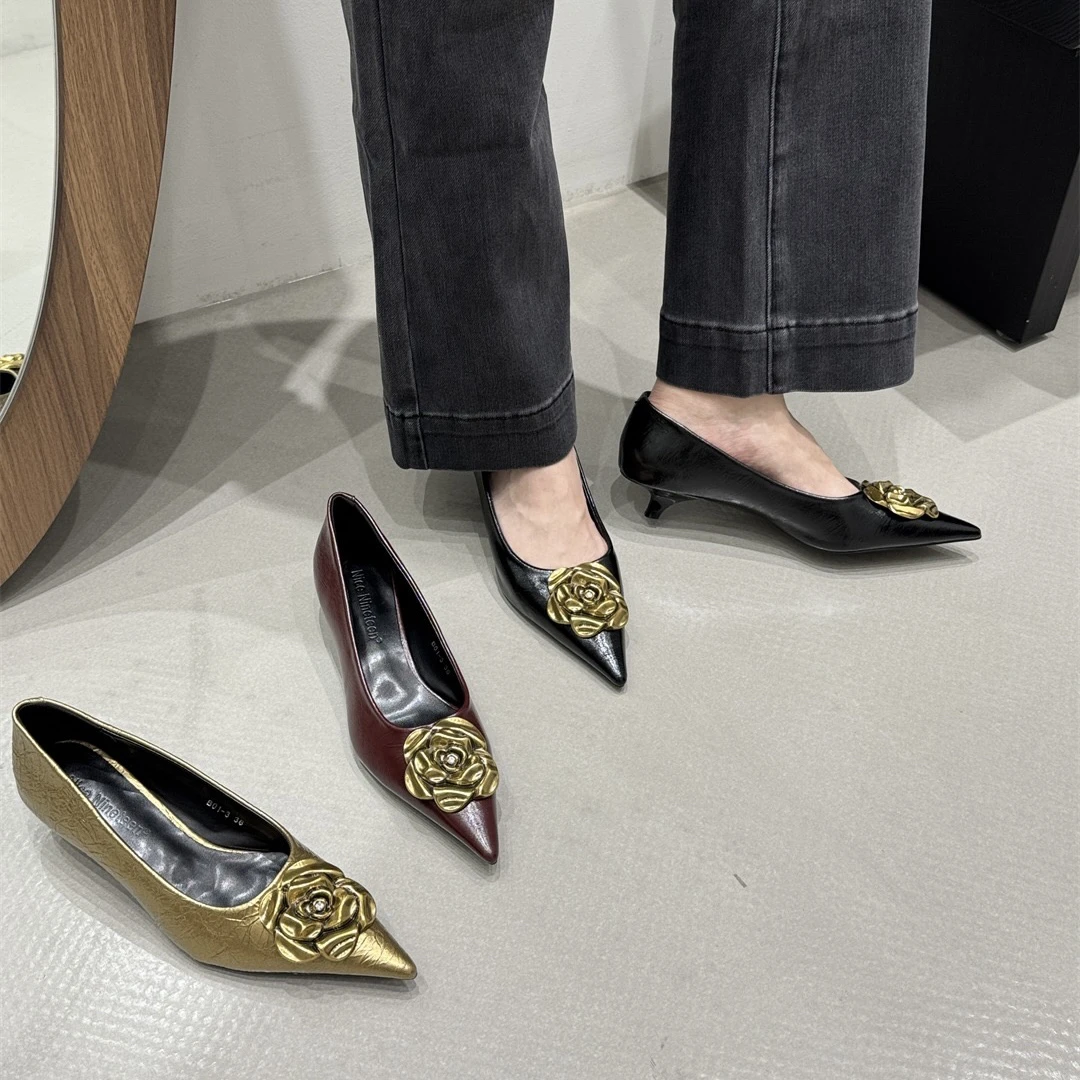 【2种跟高】2025年秋季新款法式复古尖头金属山茶花浅口细跟高跟鞋