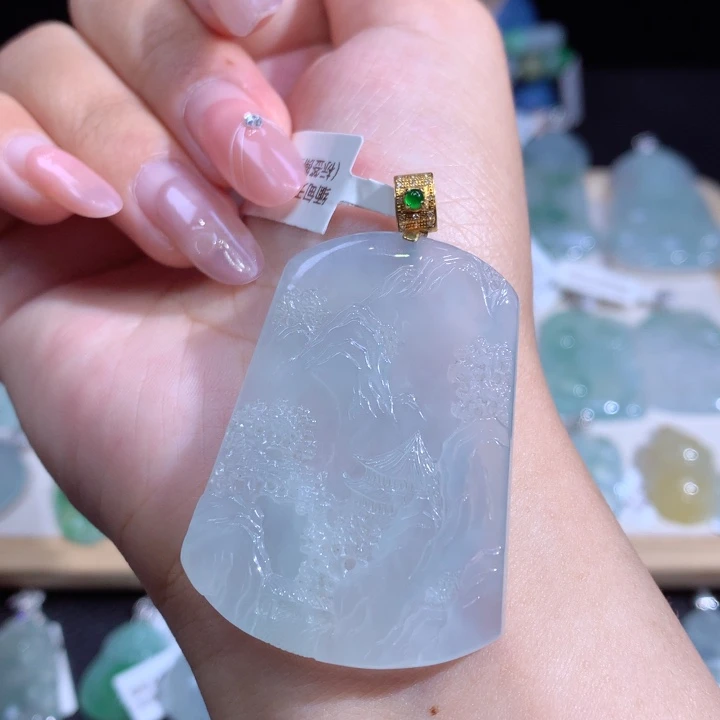翡翠18K金镶嵌颈饰翡翠