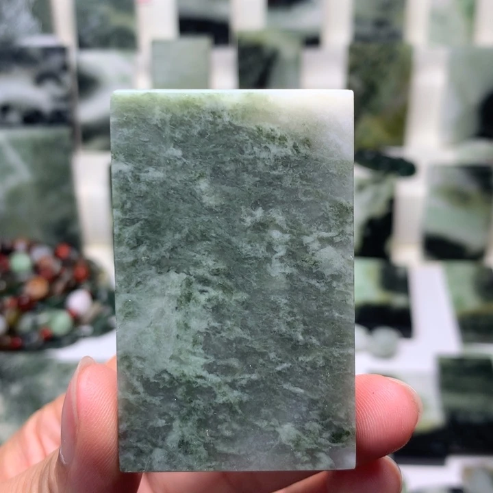 独山玉未镶嵌颈饰