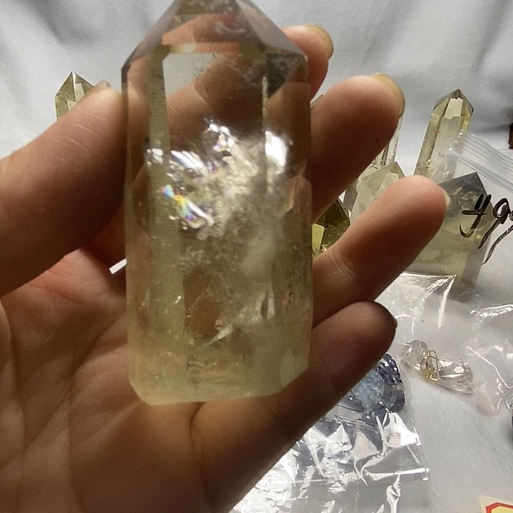 水晶珠宝半成品未镶嵌黄水晶柱