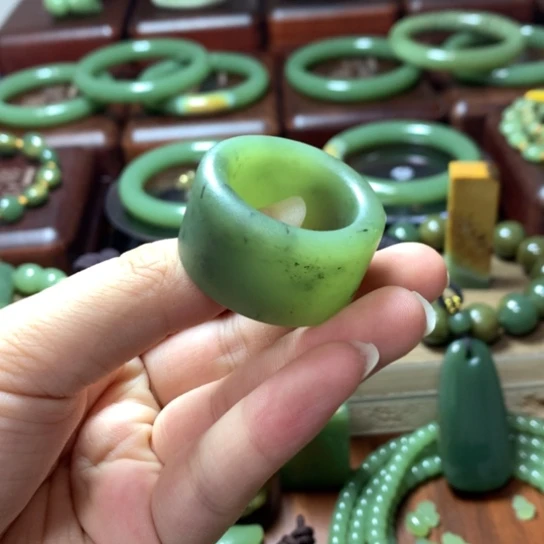 岫岩河磨玉（透闪石质玉）未镶嵌手镯