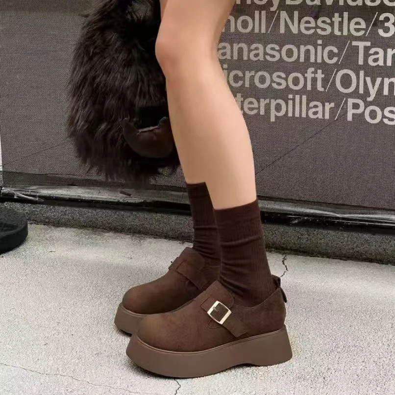 C4895 咖色绒里 时尚厚底圆头女休闲鞋 勃肯鞋