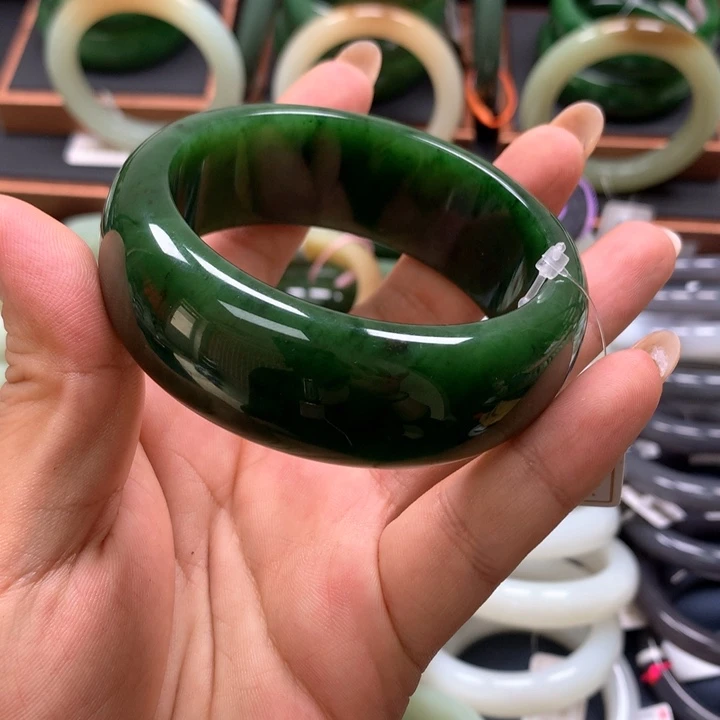 【闪购商品】未镶嵌手镯和田玉（碧玉）