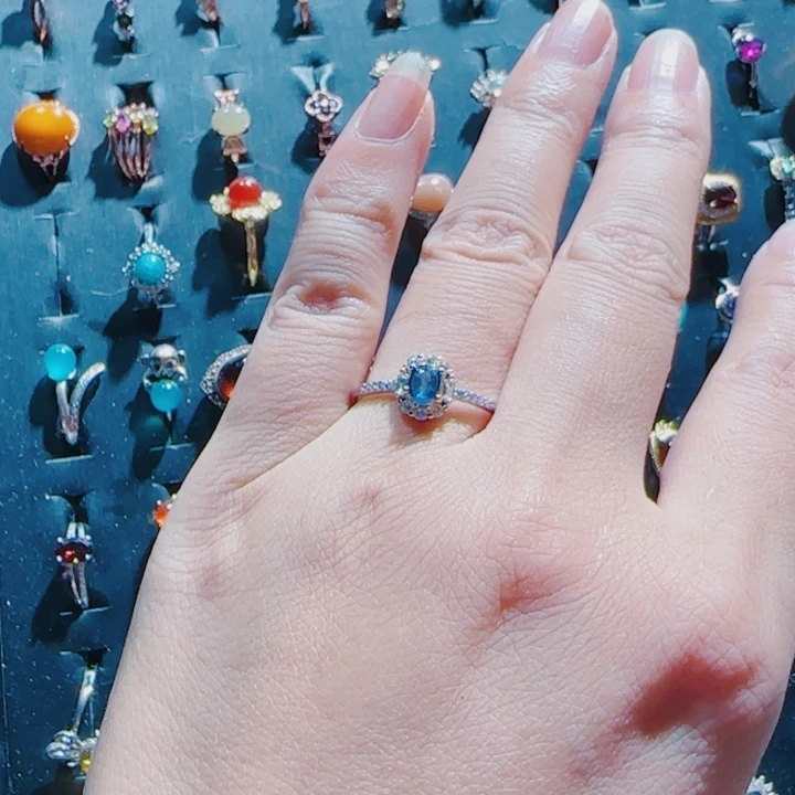 红宝石戒指银S925镶嵌我****?蓝宝石