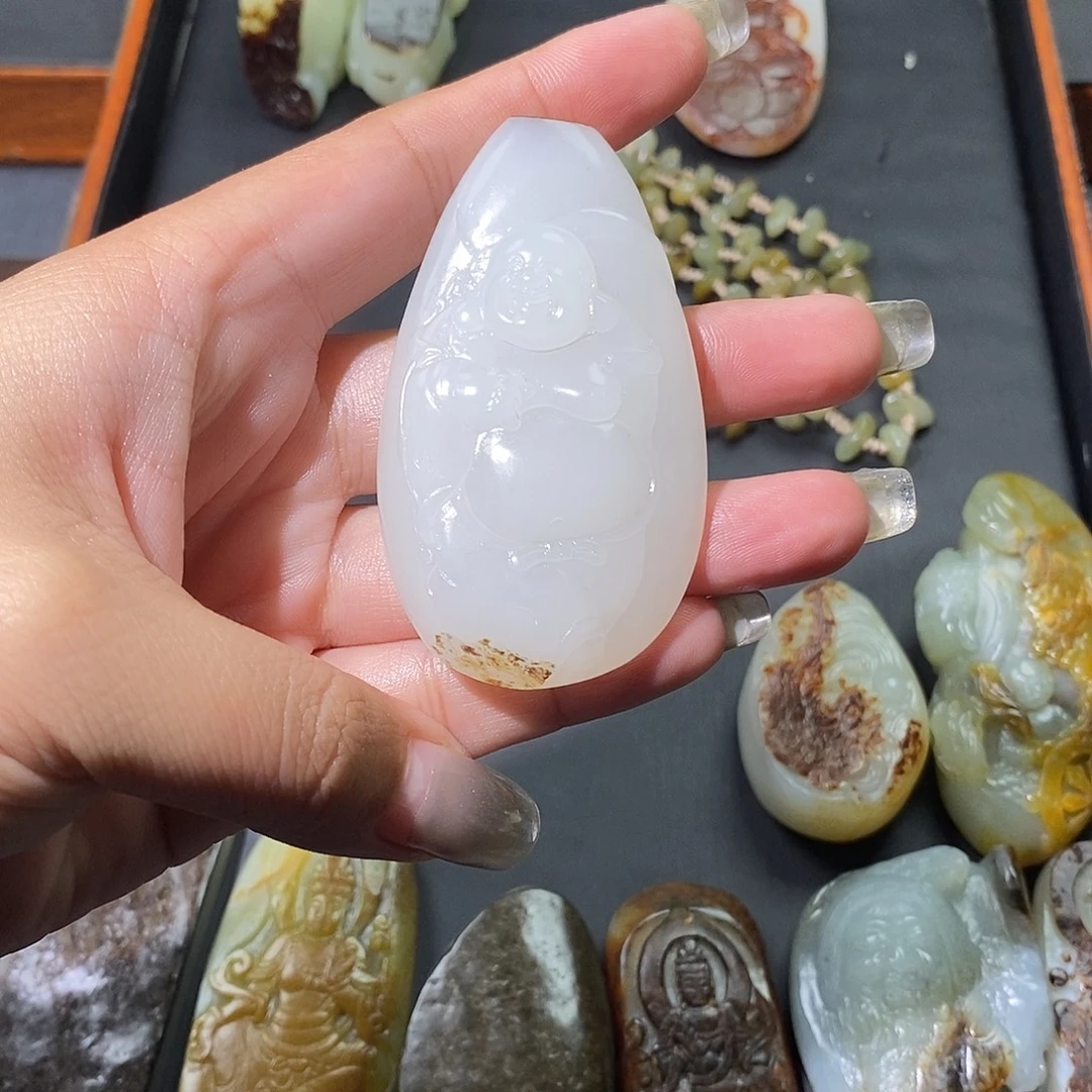 歪***德和田玉未镶嵌颈饰