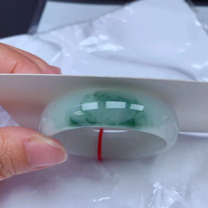 翡翠手镯（贵妃镯）未镶嵌翡翠