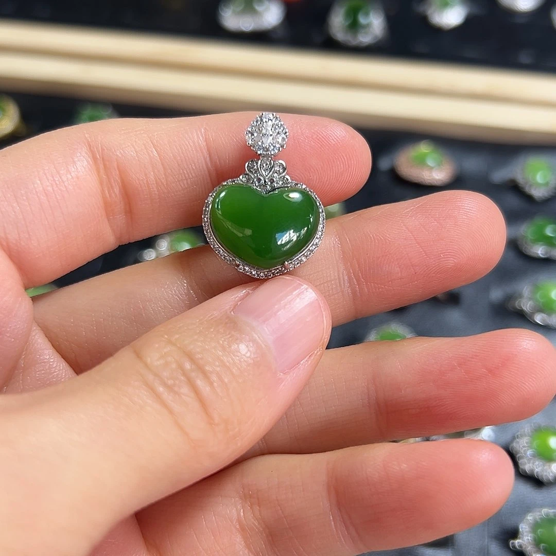 颈饰银S925镶嵌和田玉海**语