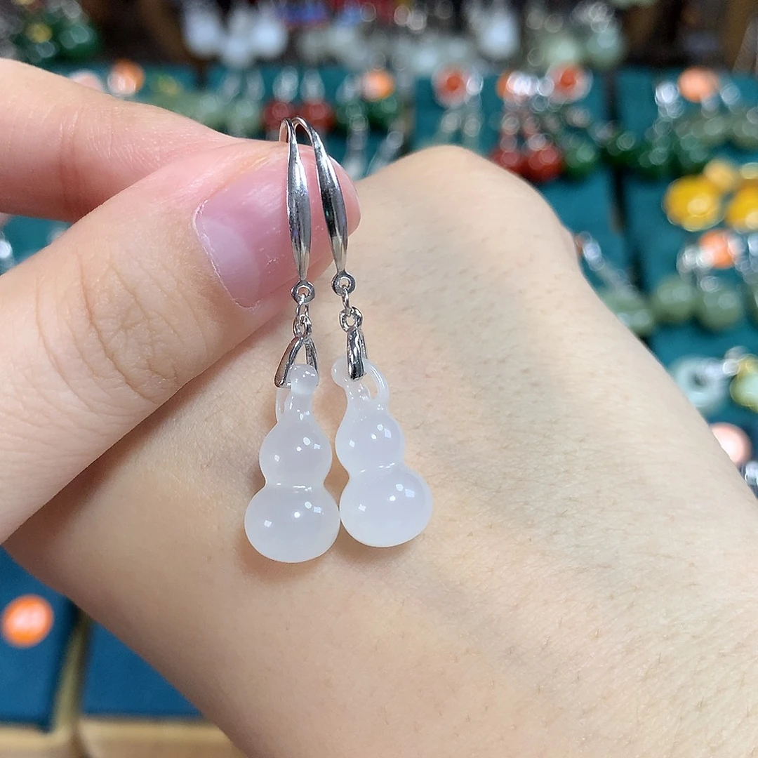 和田玉银S925镶嵌耳饰葫芦白玉卡18左右