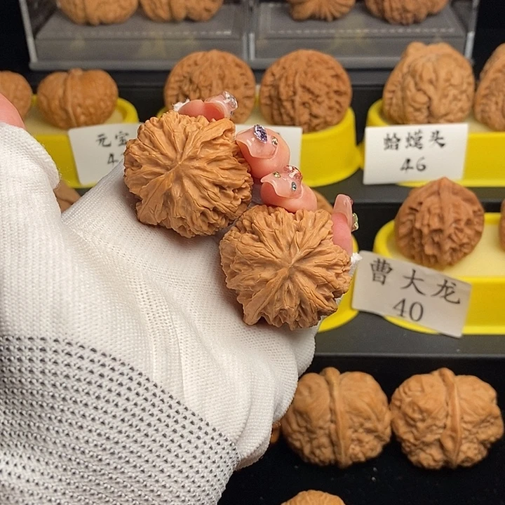 文玩核桃吊坠苹果园