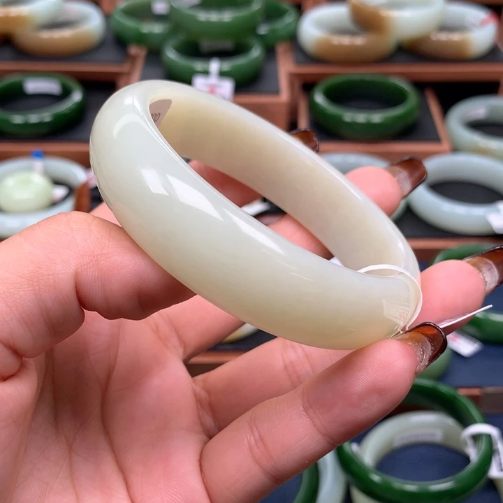 和田玉手镯未镶嵌