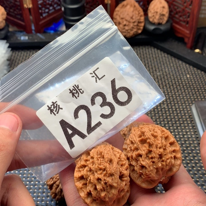 文玩核桃吊坠13陵鸡心