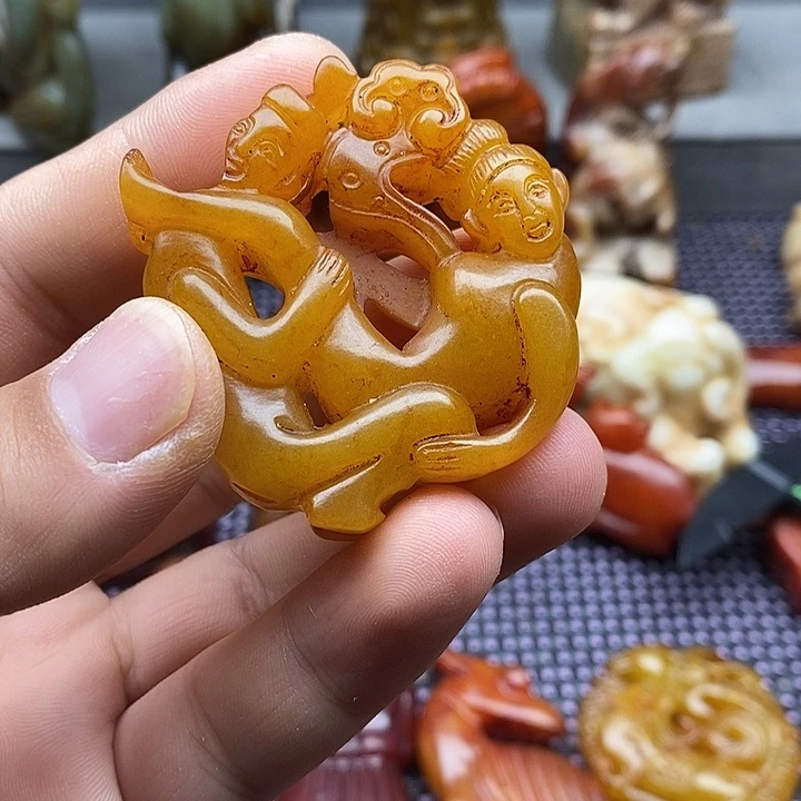 蛇纹石玉未镶嵌颈饰