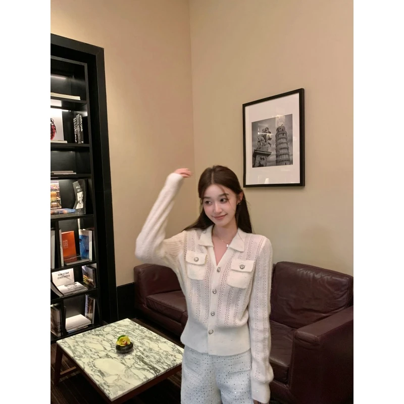 法式小香风设计感V领开衫上衣秋季新款高级百搭休闲短裤两件套