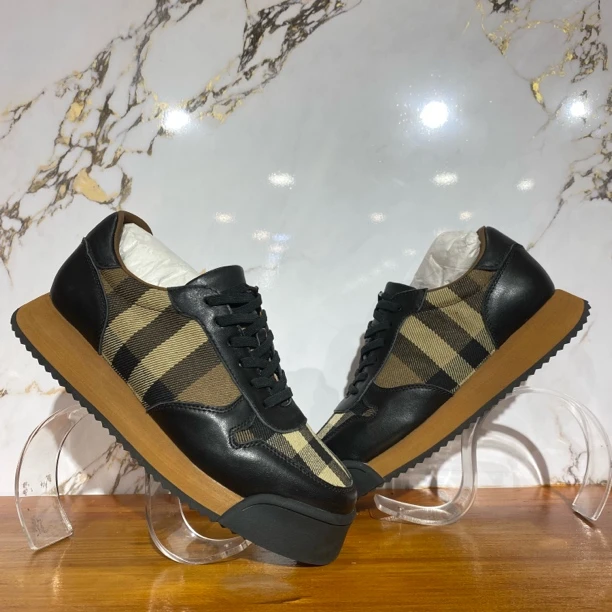 高帮休闲鞋休闲低跟春秋板鞋休闲风格子拼色