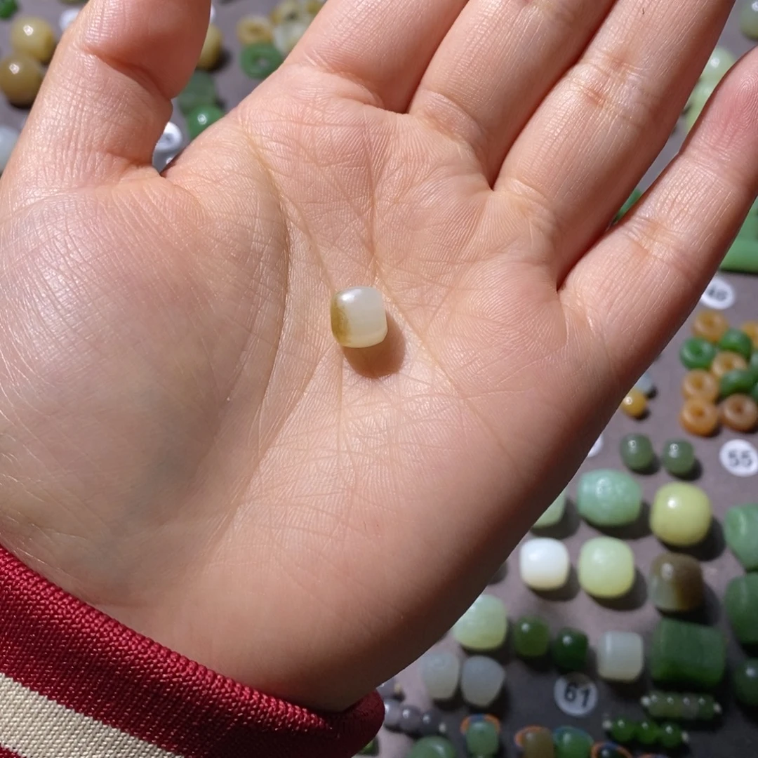 芋***茶和田玉未镶嵌车挂