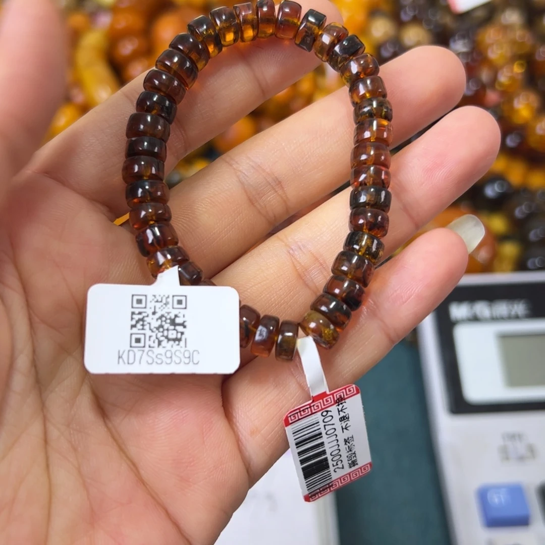 未镶嵌琥珀珠宝奇石80