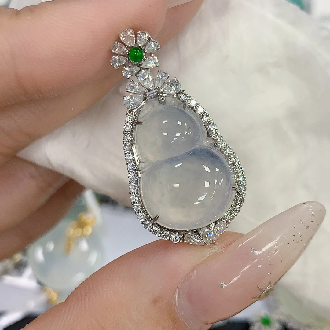 颈饰18K金镶嵌翡翠
