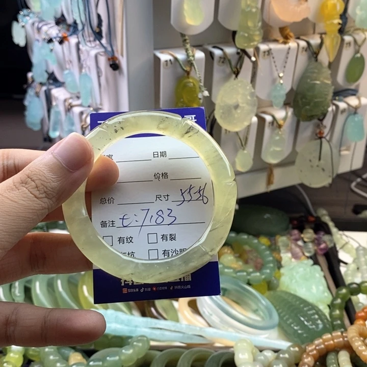 未镶嵌蛇纹石玉颈饰