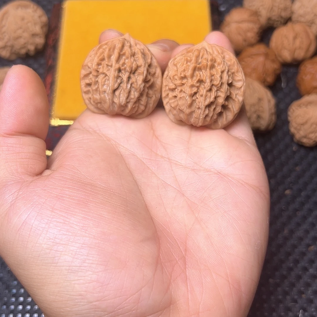 文玩核桃吊坠小狮子