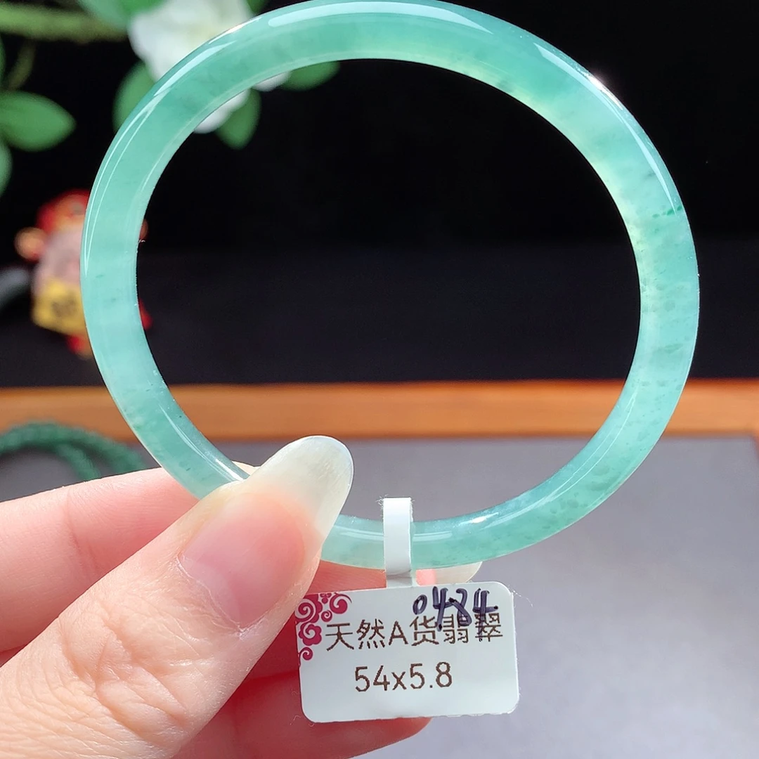 未镶嵌手镯（圆镯）翡翠