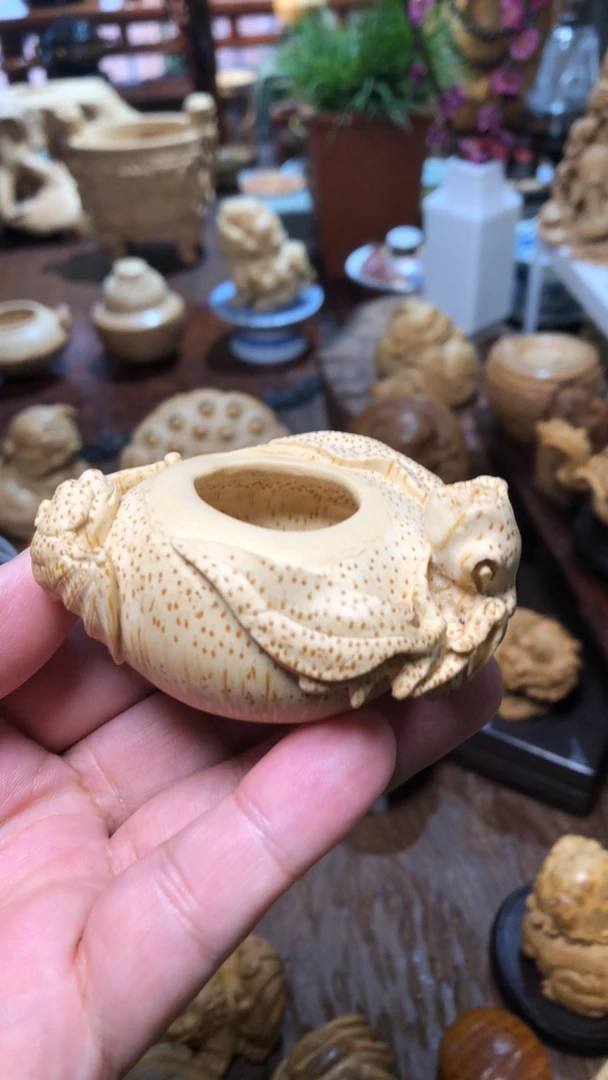 精品竹根雕桃子水洗手把件
