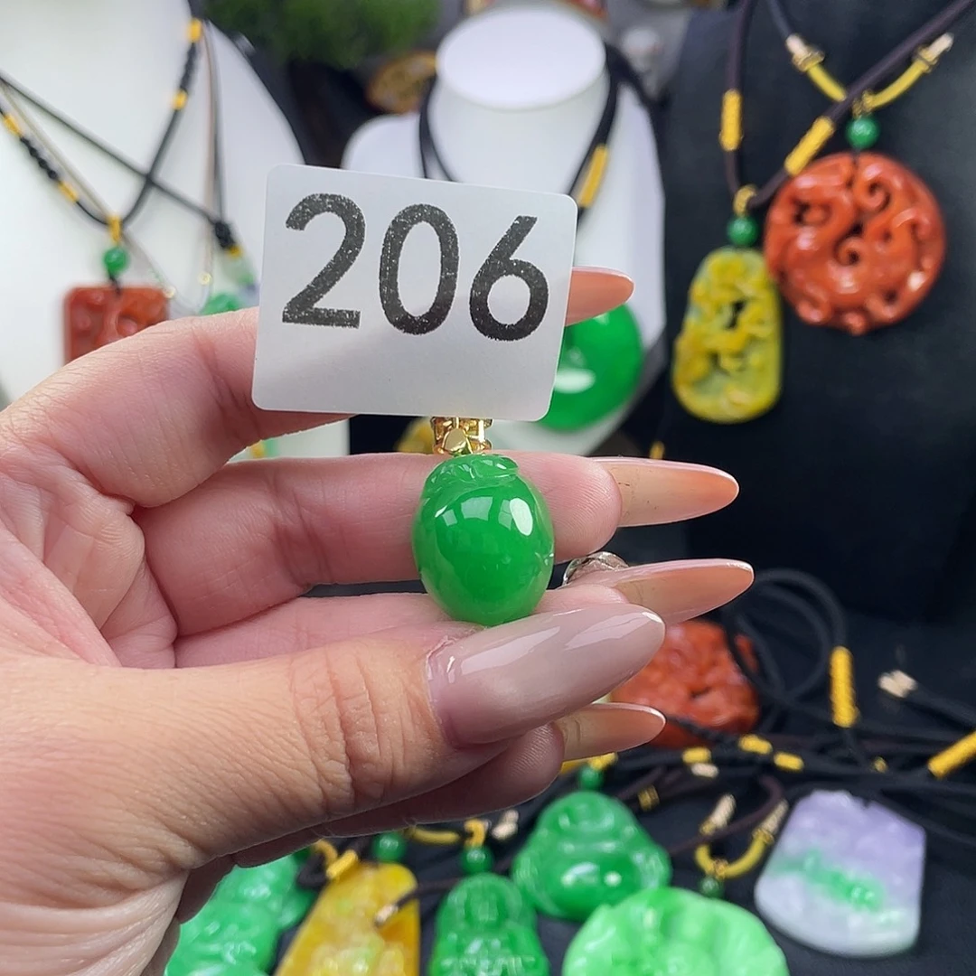 翡翠未镶嵌吊坠(赠链)