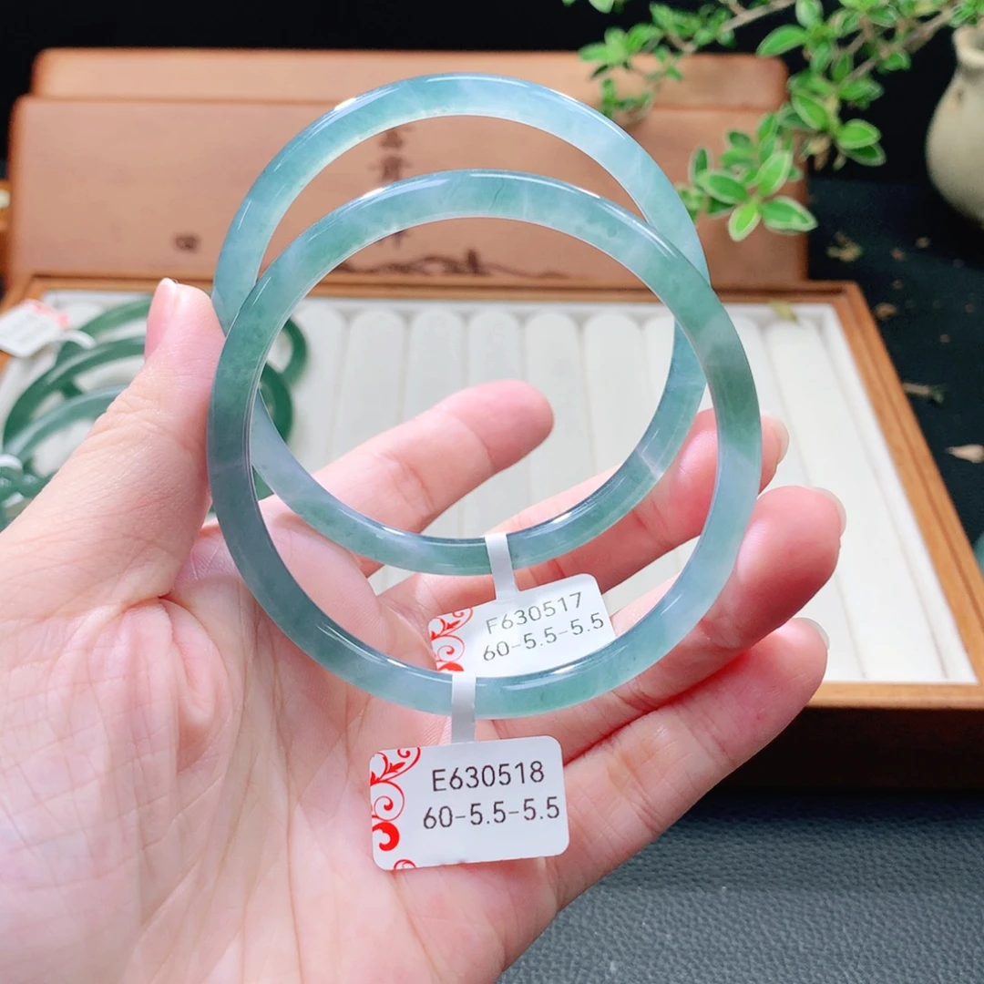 翡翠未镶嵌手镯（圆镯）