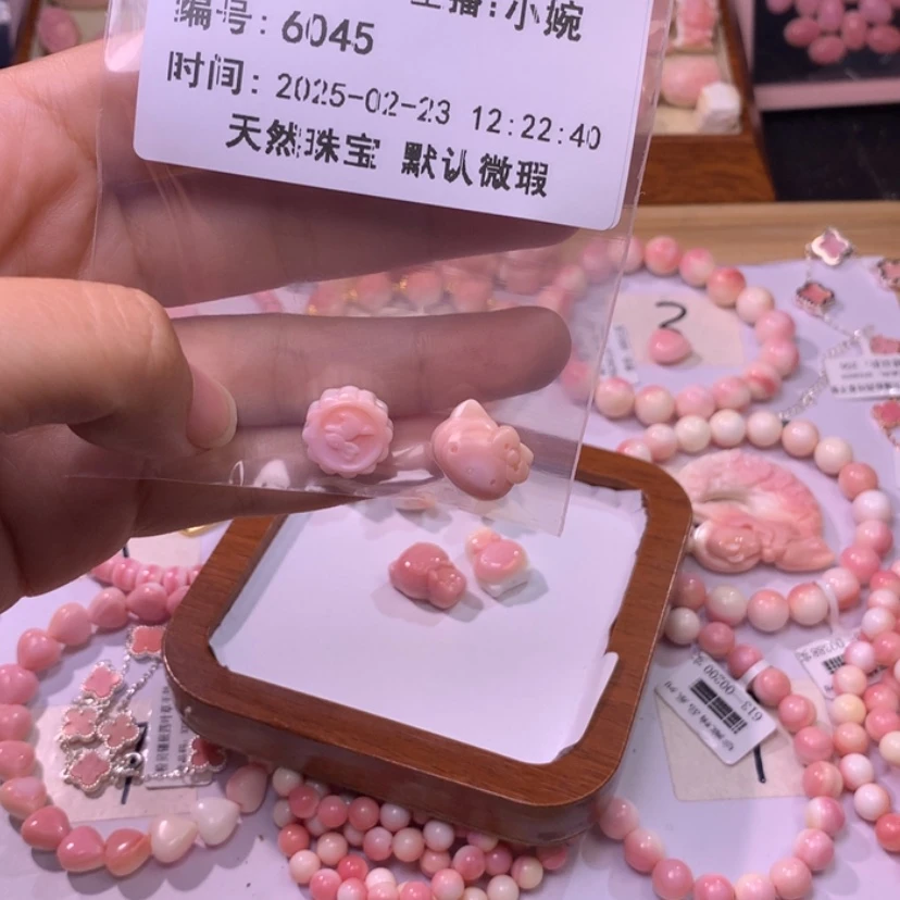 【闪购商品】查罗石颈饰合金福利
