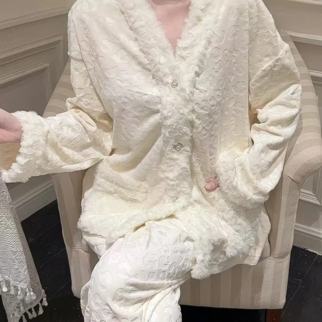 高级感毛绒印纹睡衣女款秋冬季海岛绒加厚保暖家居服长袖两件套装