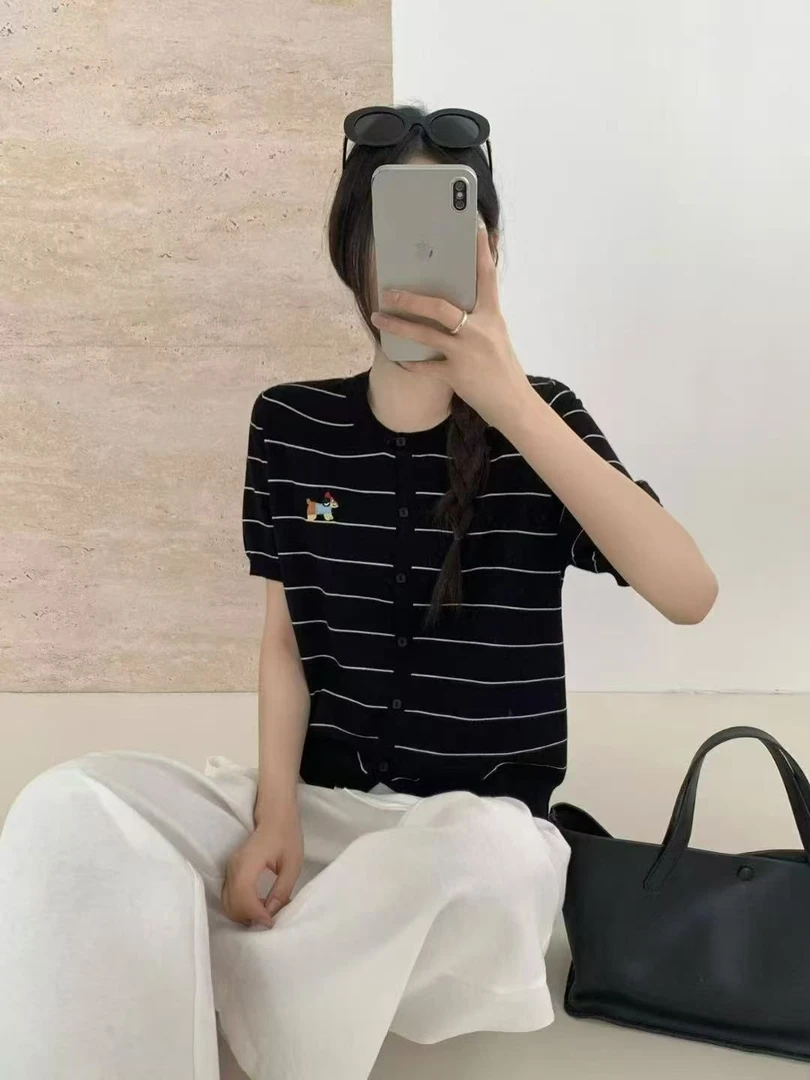 8990百搭条纹针织上衣