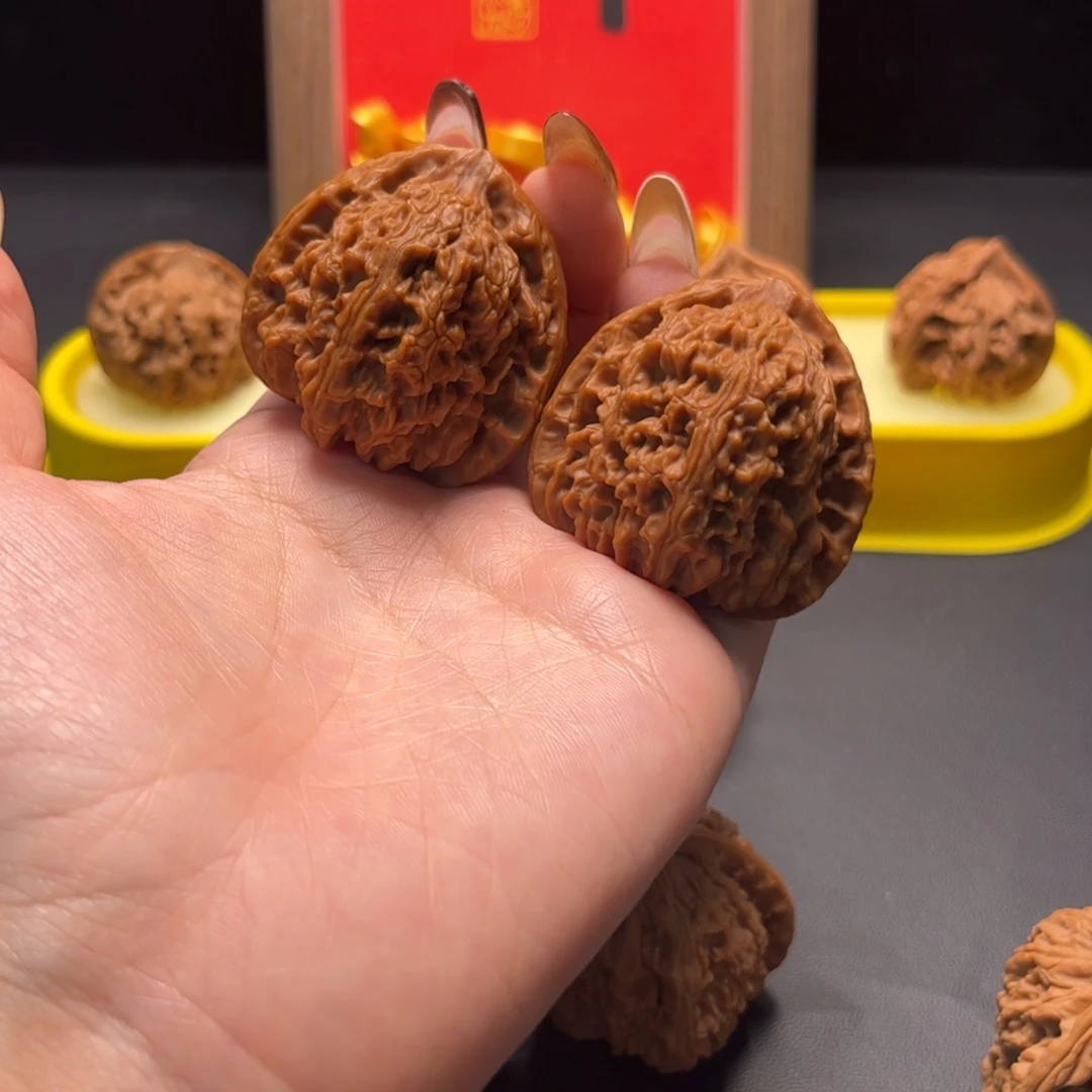 李***哥文玩核桃吊坠南疆石43打底