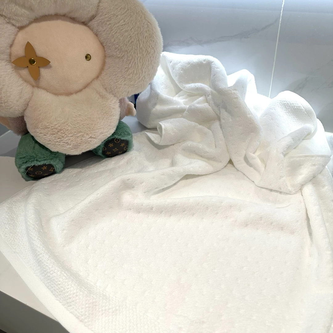 ananstudio 菠萝格纯白色浴巾