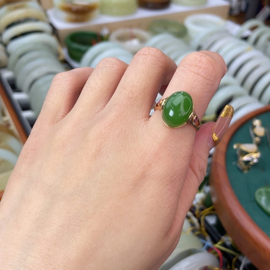 和田玉戒指18K金镶嵌