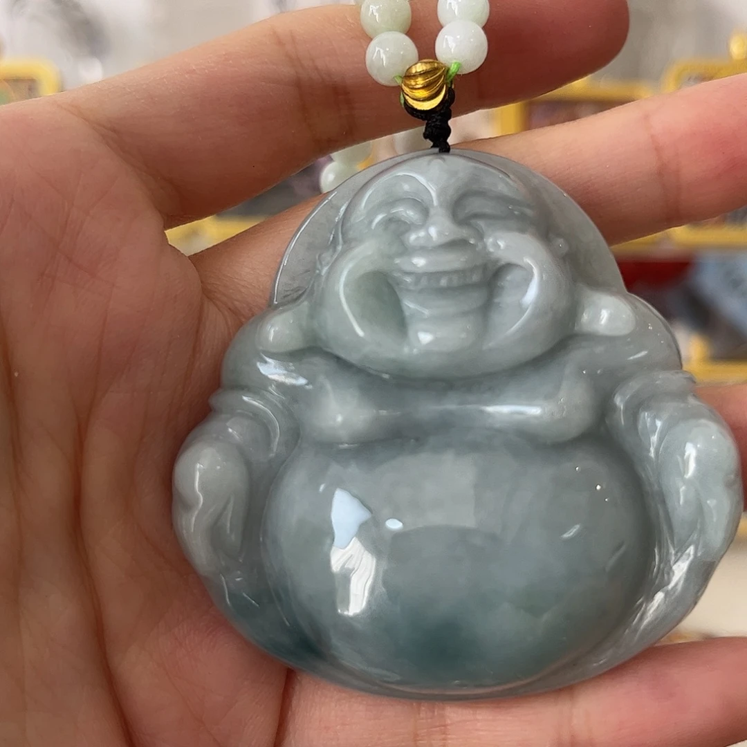 翡翠未镶嵌颈饰矿坑