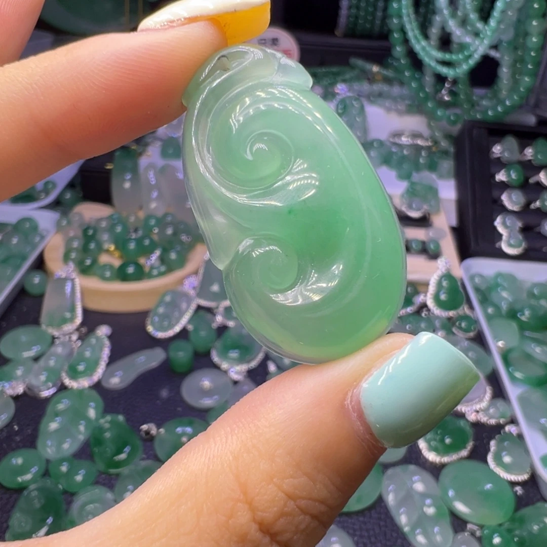 石英质玉（非洲翠）未镶嵌颈饰